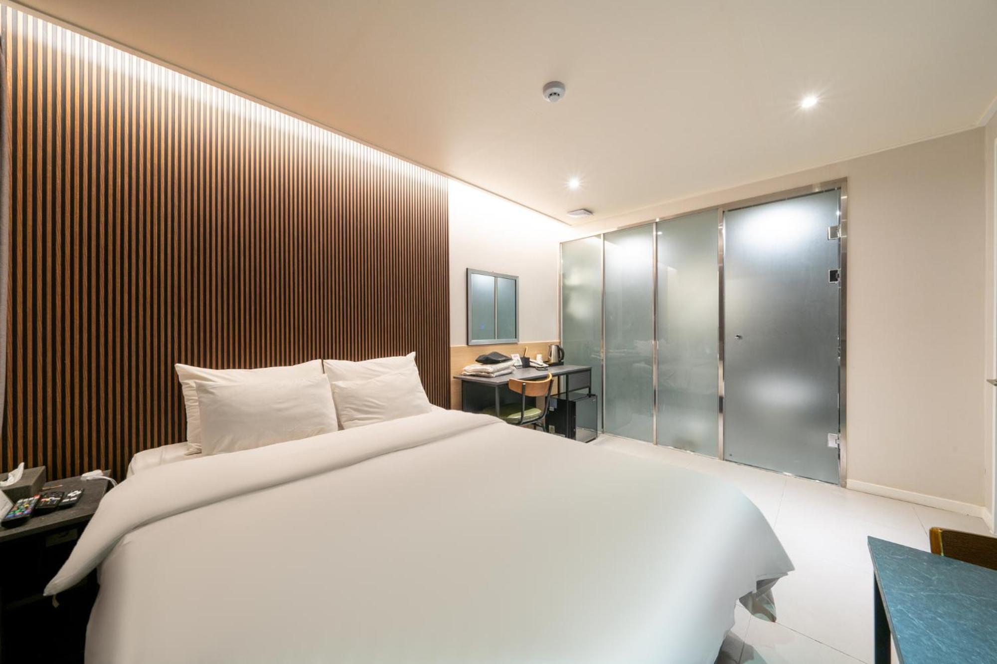Mnlucky Hotel Seoul Exterior photo