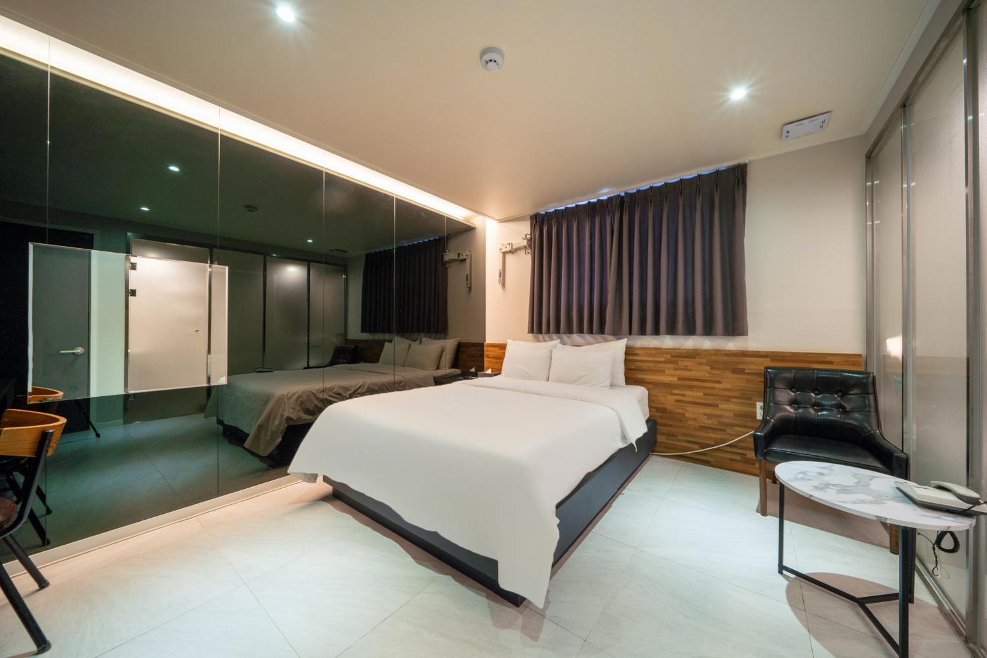 Mnlucky Hotel Seoul Exterior photo