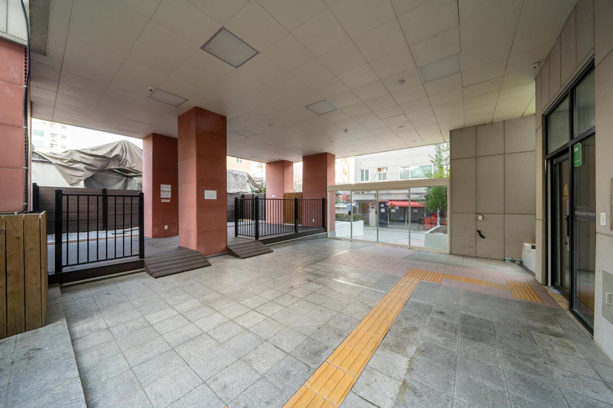 Mnlucky Hotel Seoul Exterior photo