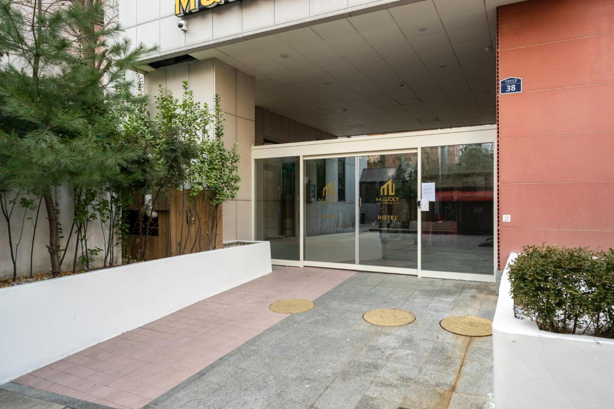 Mnlucky Hotel Seoul Exterior photo
